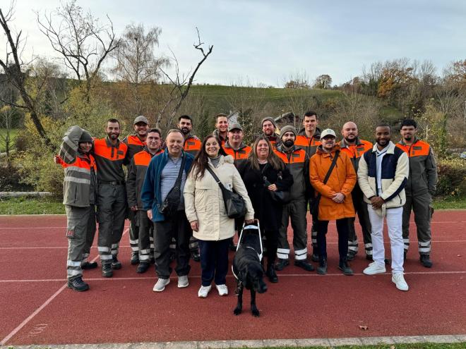 Les animateurs de la sensibilisation (Suzanne, Sabrina, Saliou et Luka) posent avec les membres de l'ORPC présents.